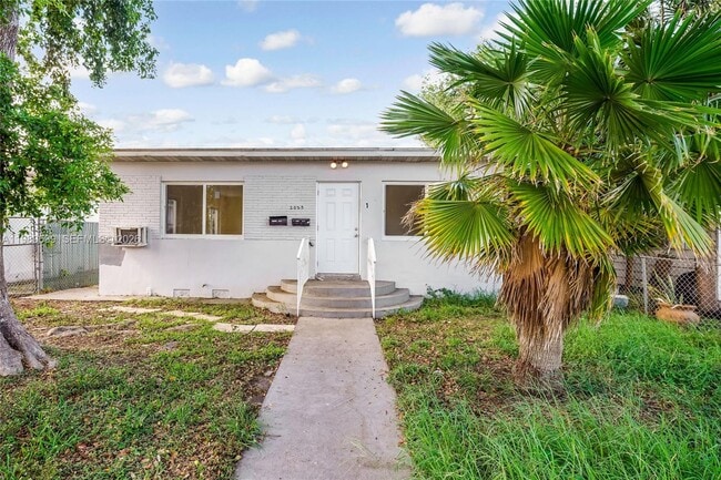 Building Photo - 2025 Fillmore St