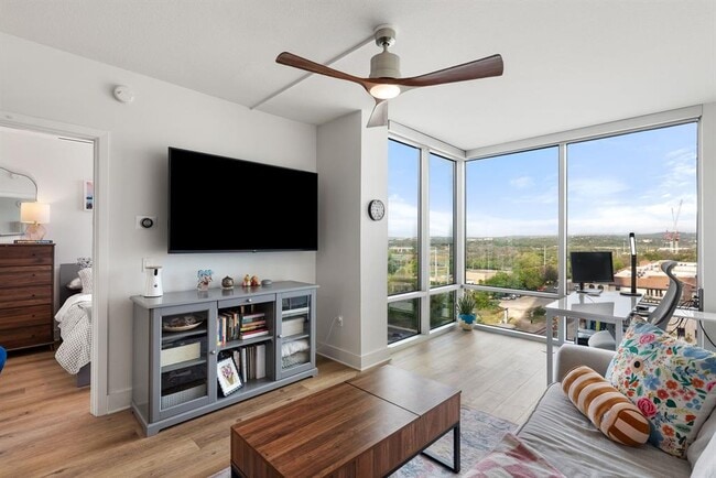 Building Photo - 300 Bowie St Unit 1006