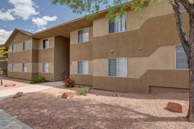 Courtside Apartments