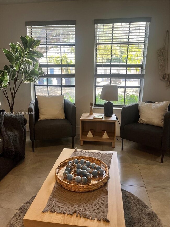 Photo - 2567 NE 182nd St