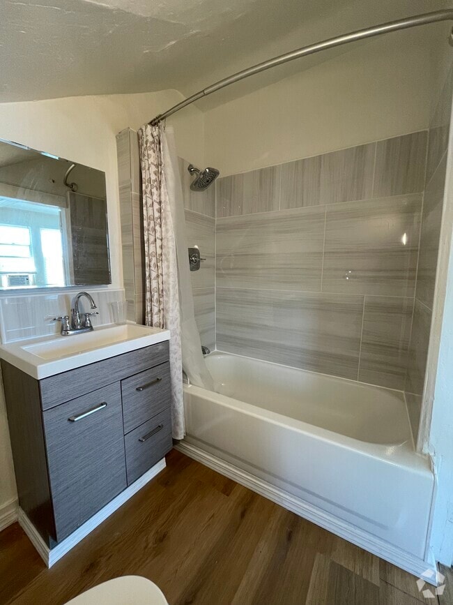 Building Photo - 218 N Huntington Ave Unit B Rental