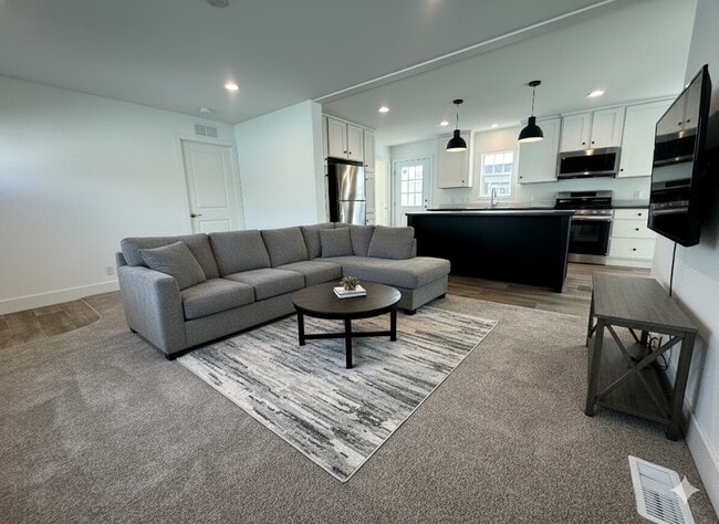 Photo - 29 Cavalier St N