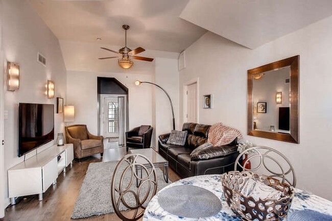 Photo - 420 W Oak St