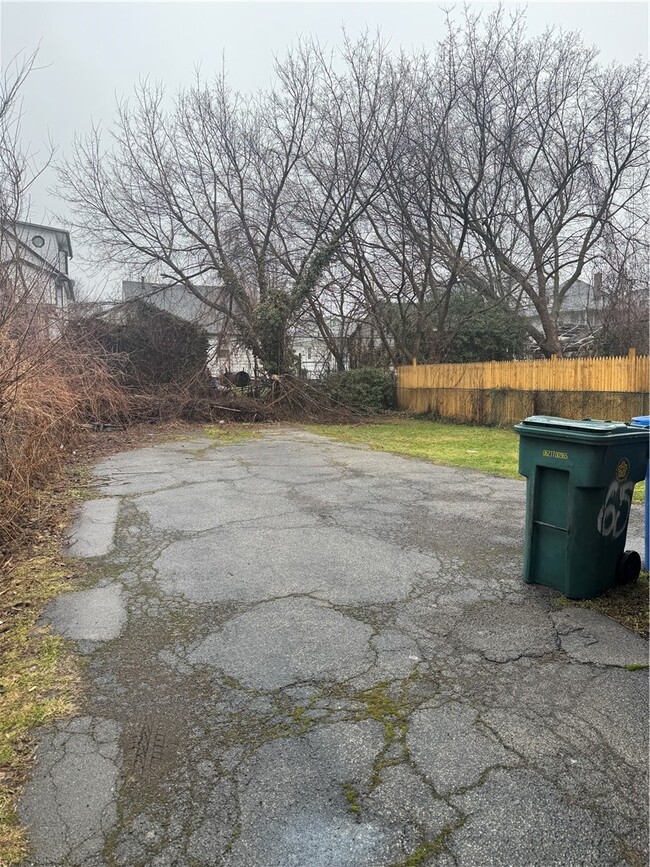 Photo - 65 Arbutus St