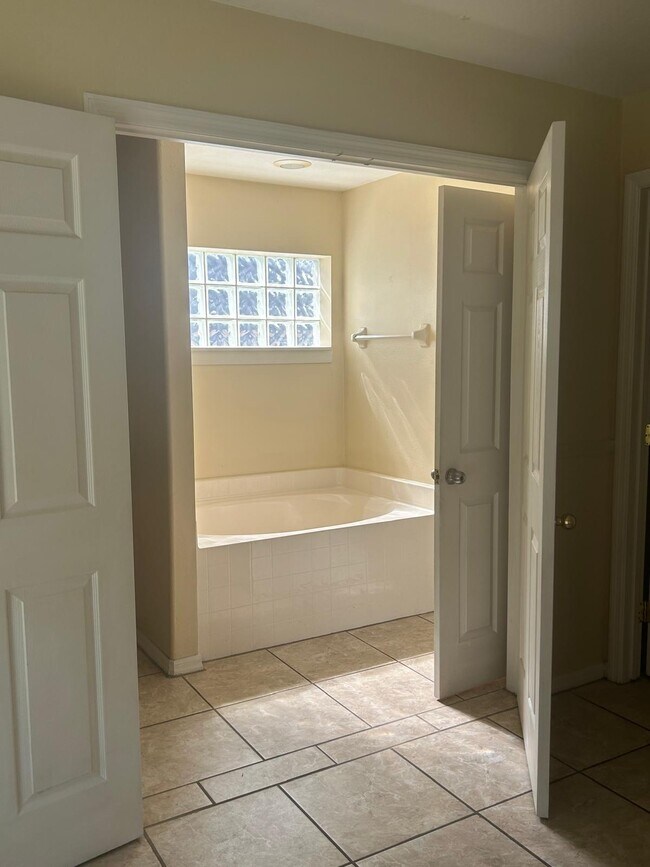 Photo - 164 Redwing Ct