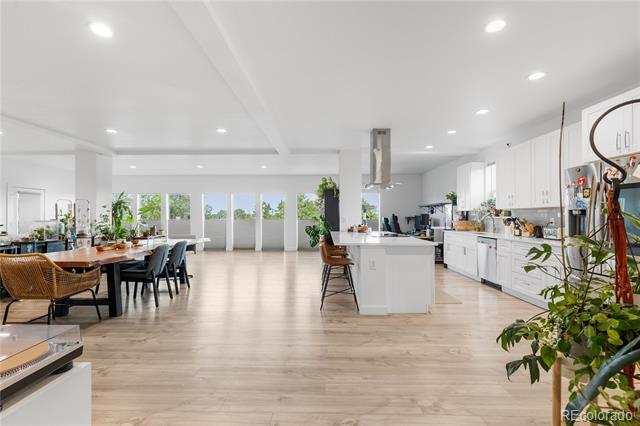 Photo - 1400 W Alaska Pl