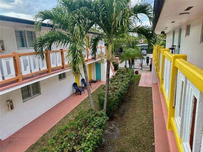 Photo - 1548 SW 5th Pl Unit 1