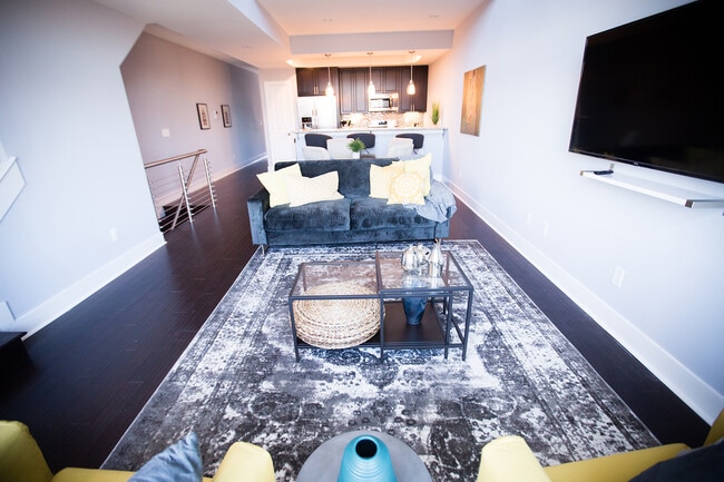 Photo - 2122 3rd St NE