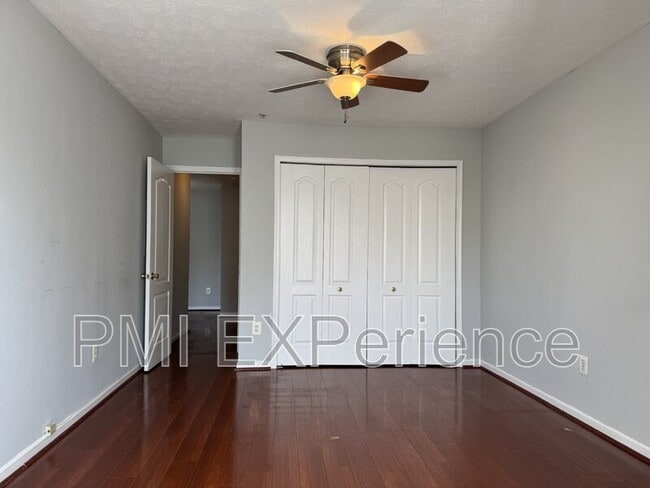 Photo - 8931 Town Center Cir Unidad Apt 305B