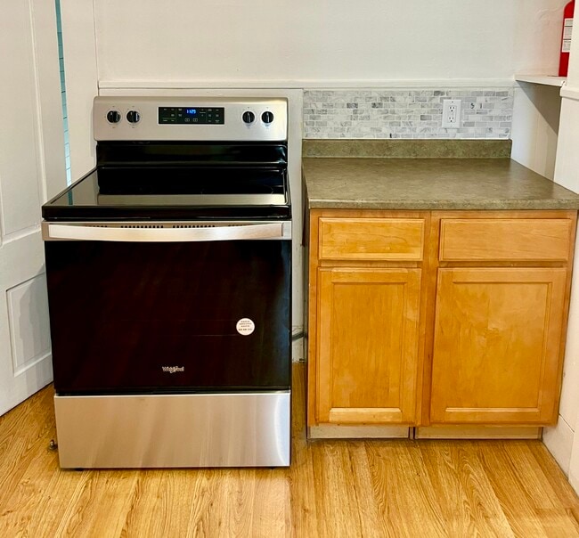 Photo - 146 Hanover St