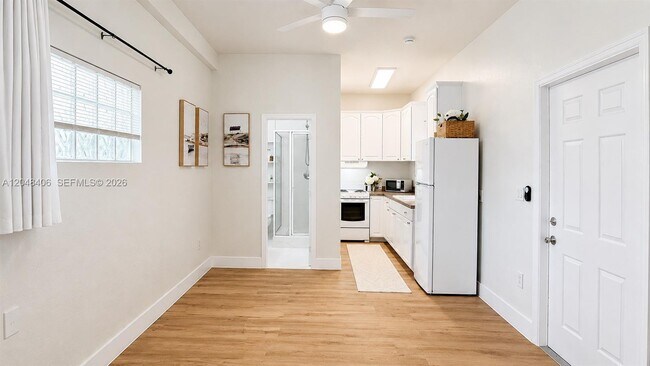Building Photo - 1012 NE 17th Ct Unit 2