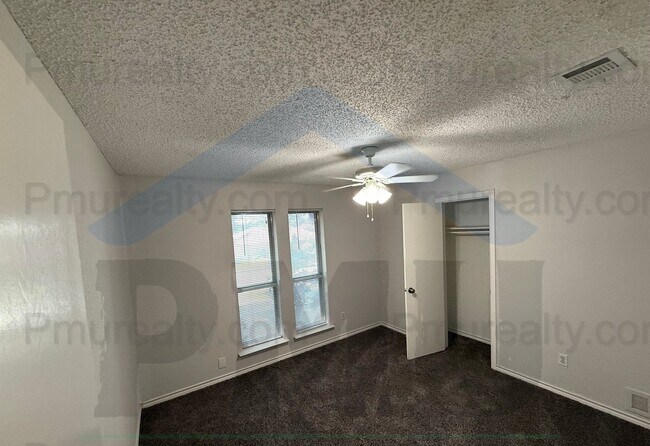 Photo - AVAILABLE NOW!!! Beautiful 3/2/2 house loc...