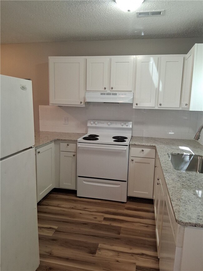 Photo - 502 N Betty Jo Dr