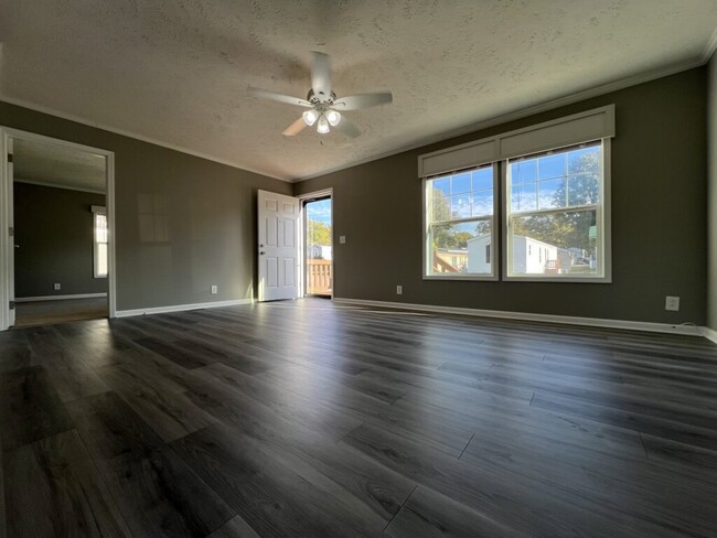 Photo - 158 Sugar Maple Dr