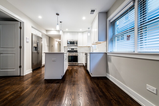 Photo - 3822 N Kenneth Ave Unidad 1