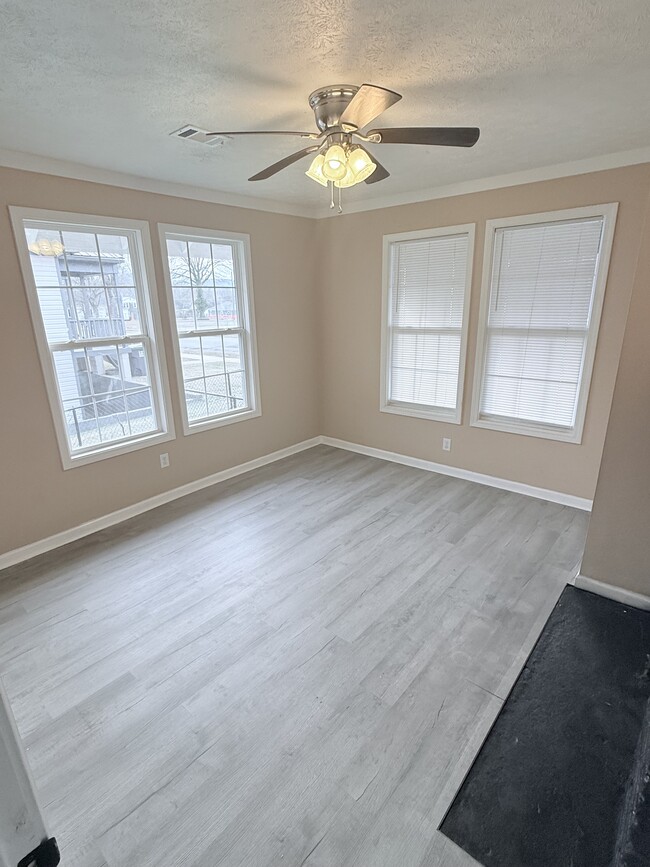 Photo - 1831 Moore Ave