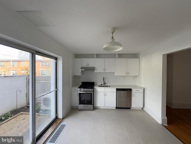 Building Photo - 504 S 25th St Rental