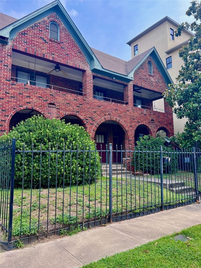 Photo - 320 W Polk St Unit 2