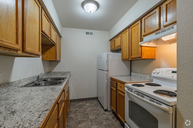 2BR, 1BA - 750SF - Kitchen