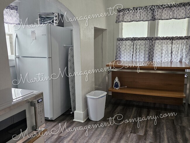 Photo - 1108 E 10th St