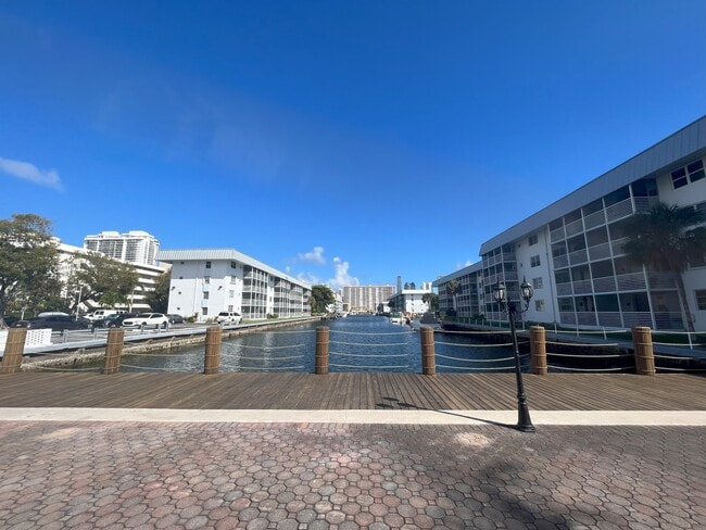 Photo - 3750 NE 170th St Unidad #400