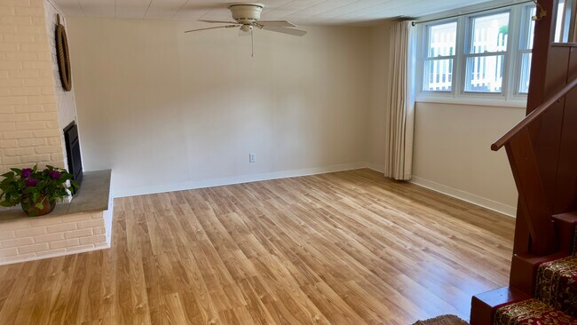 Living room - 836 11th St SW Unidad #2