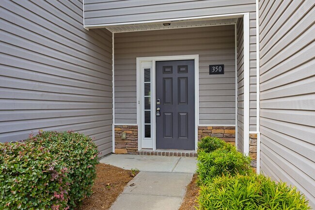 Photo - 3 bedrooms, 2.5 bathrooms townhome in the ...
