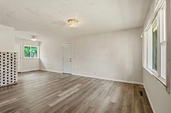 Photo - 2614 Tausend St