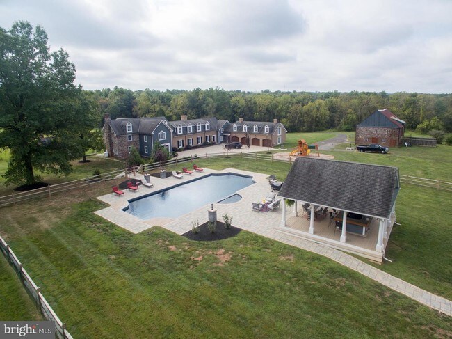 Photo - 1075 N Grange Ave