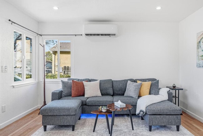 Building Photo - 422 Morse Ave Unit ID1460104P