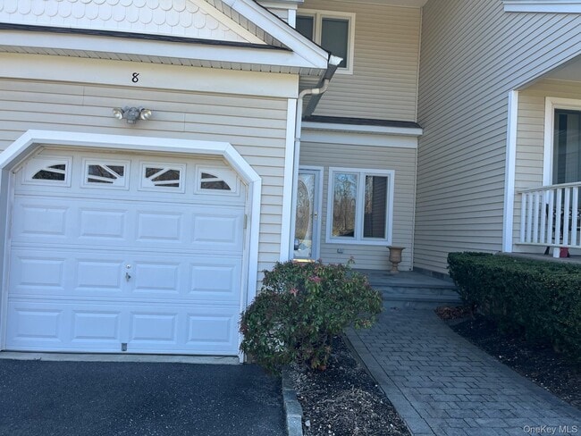 Building Photo - 8 Lindbergh Cir