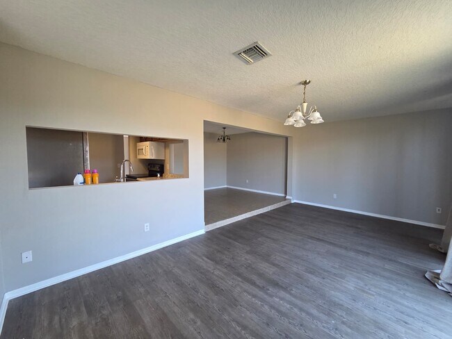 Photo - 475 Caribbean Dr