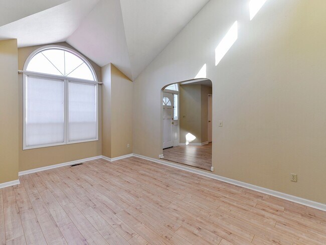 Photo - Application Approved Elegant 3 Bedroom 2.5...