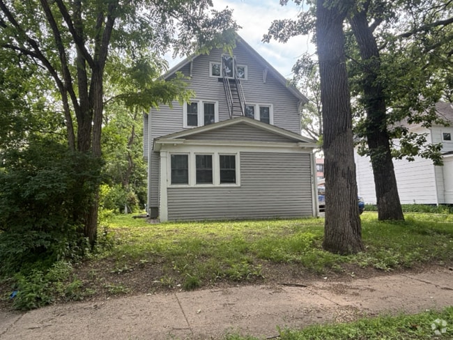 Building Photo - 812 6th Ave S Rental