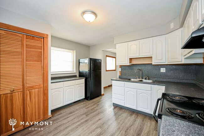 Photo - 2512 Grosvenor Dr