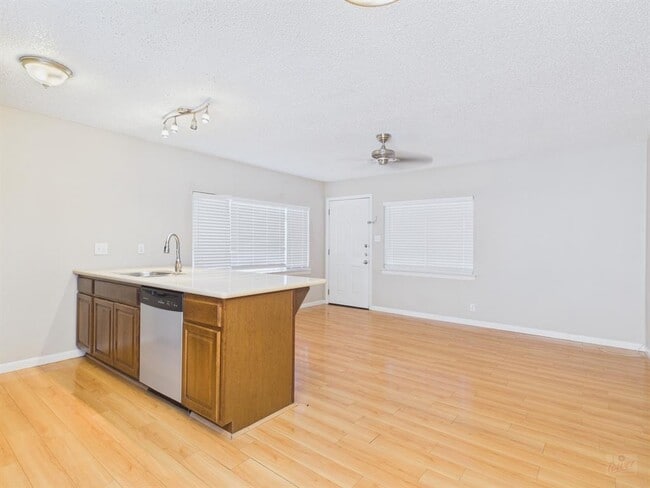 Photo - 2408 Longview St Unit 101