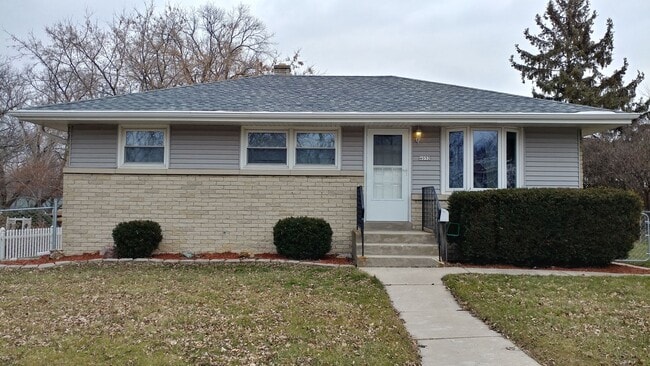 Charming 3-Bed Home with Private Yard – Gr... - Charming 3-Bed Home with Private Yard – Gr...