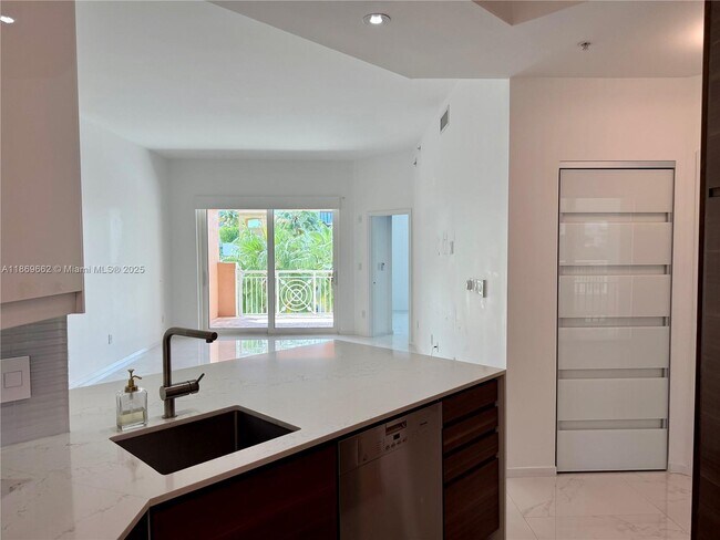Photo - 140 Meridian Ave Unidad 343
