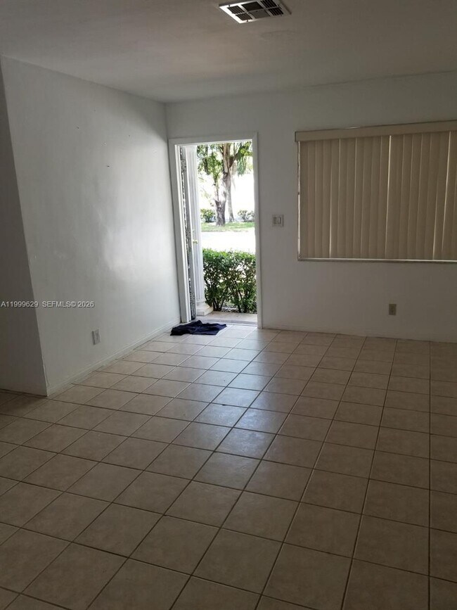 Photo - 701 NW 1st St Unidad 19