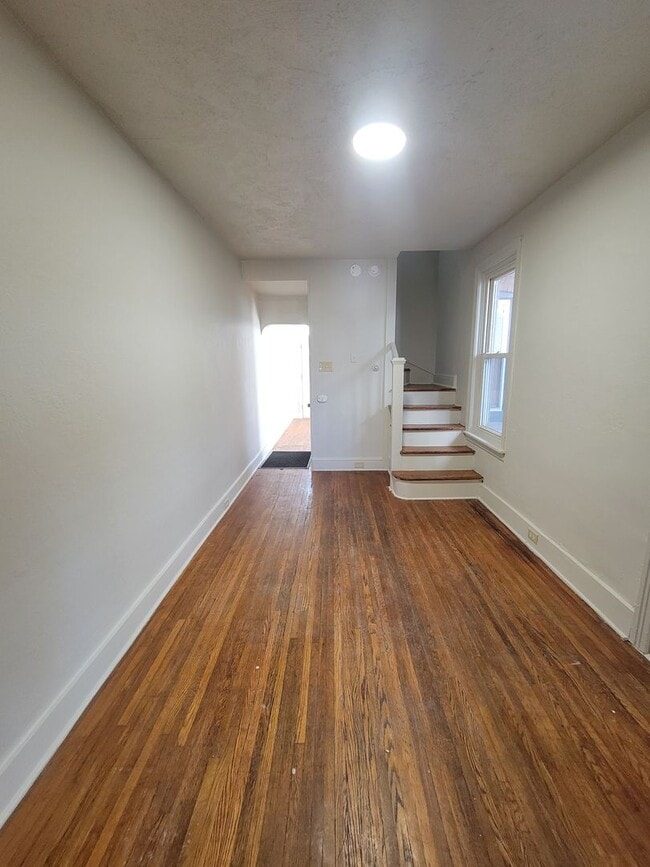 Photo - 915 Blunston St