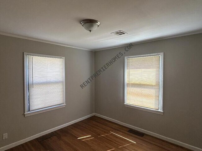 Photo - 1410 E 53rd St