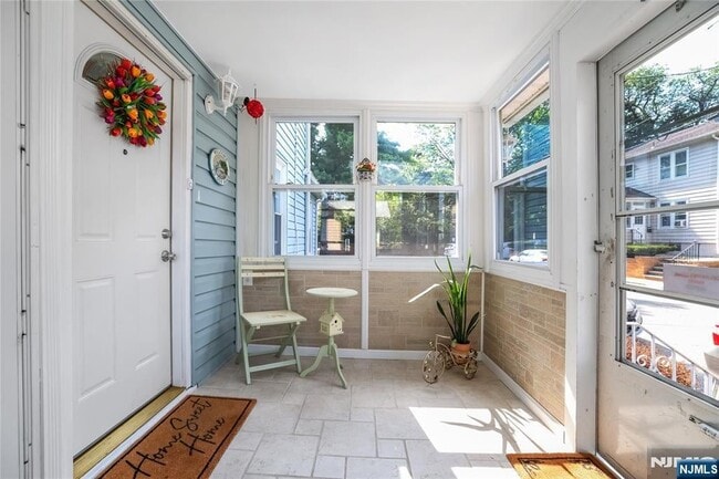 Photo - 25 Smith Ave