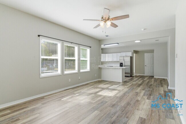 Photo - 962 Thelma St