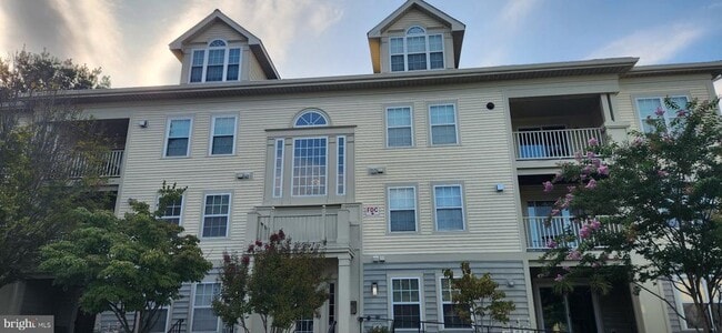Building Photo - 9150 Gracious End Ct Unit 303