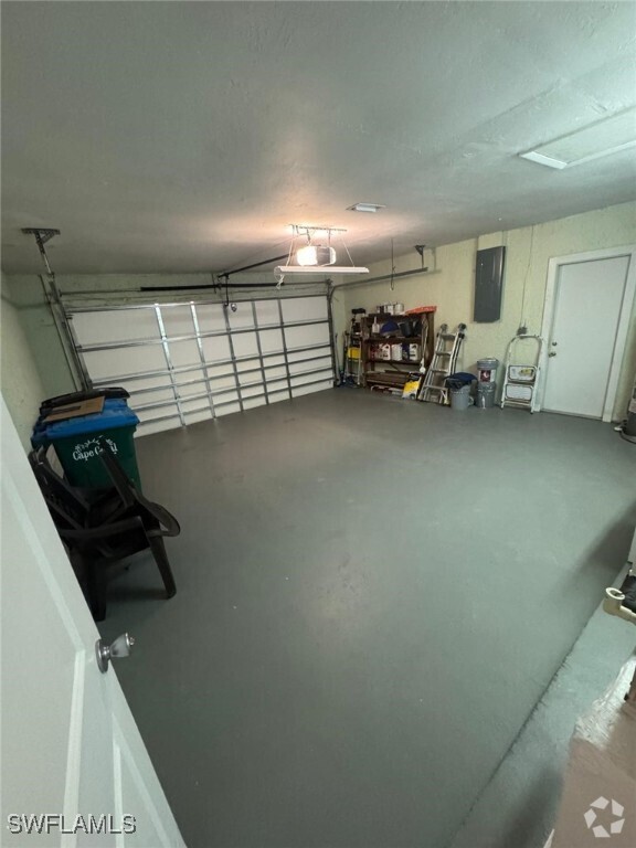 Building Photo - 1115 NE 5th Ave Rental