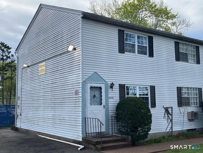 Building Photo - 633 Center St Unit APT E