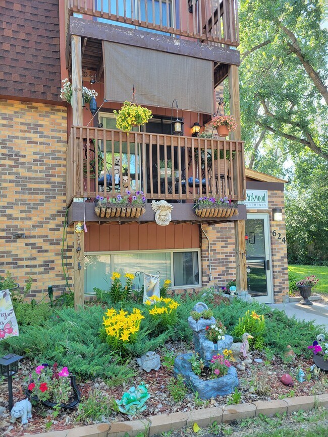 Main Entrance - Parkwood Apartments