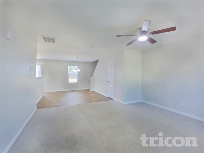 Photo - 1517 Waylon Ave