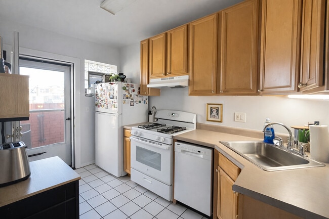 Photo - 2461 N Clark St Unit 3