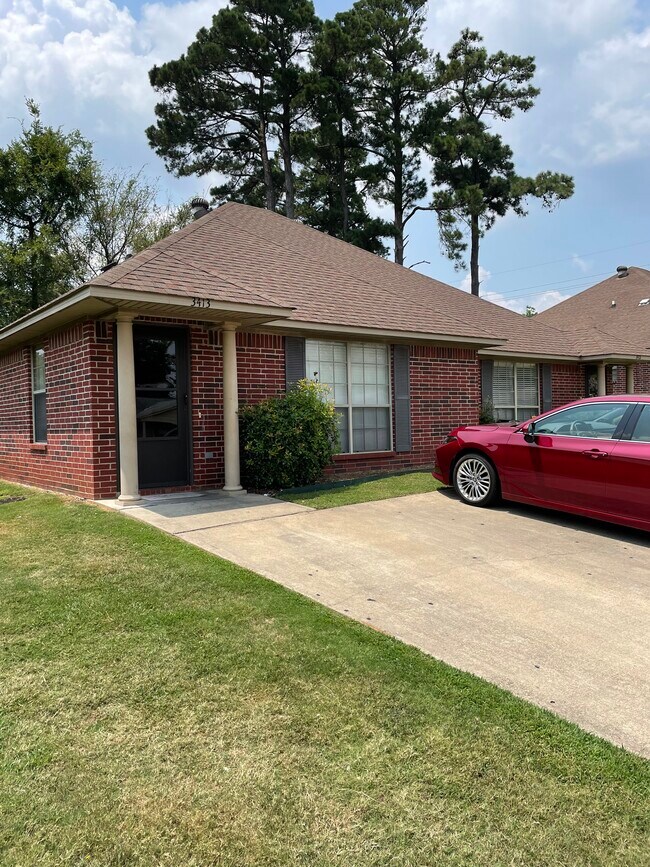 Photo - 3413 Rice St